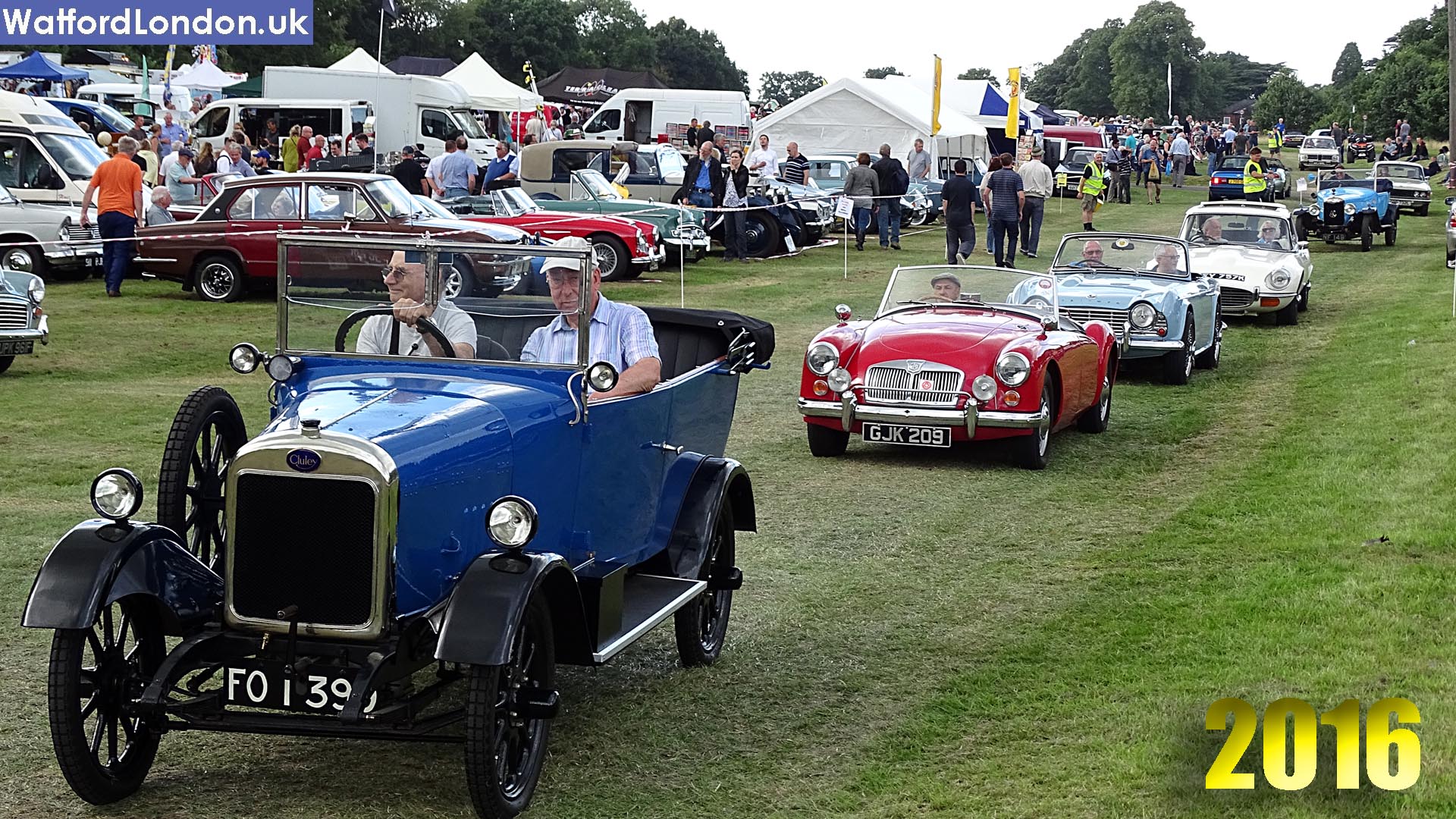 Watch Video of 2000 Classics Cars On The Croxley Green Vehicle Club 2016